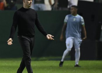 Banfield: gol regalado, silbidos y Broggi a la defensiva