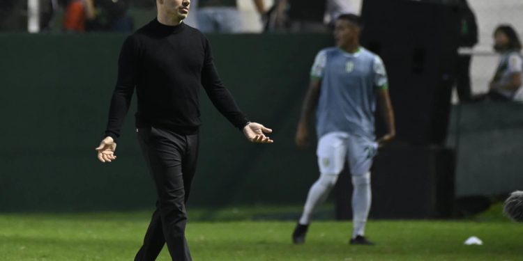 Banfield: gol regalado, silbidos y Broggi a la defensiva