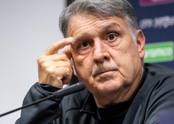 Caído Sampaoli, el Santos de Neymar tiene en carpeta al Tata Martino