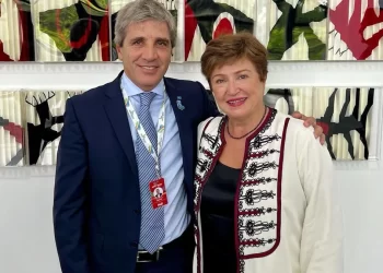 FMI pide reducir impuesto al cheque y retenciones y habría cambios a fin de año