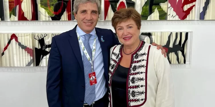 FMI pide reducir impuesto al cheque y retenciones y habría cambios a fin de año