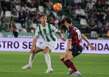 El debut de Gabriele Corbo invita al optimismo en el Córdoba CF: un central más como alternativa