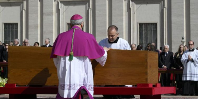 “El corazón abierto a todos”: en su despedida, la Iglesia destacó el legado humano del papa Francisco