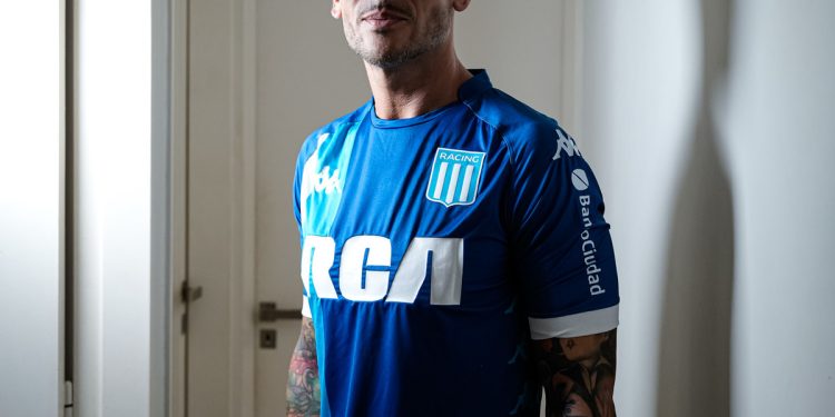 El hincha de Racing baleado en Brasil, con Olé: “Me salía sangre como en una película de guerra, pensé que me moría”