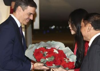 El secretario del Tesoro de EEUU critica el acercamiento de España a China: “Sería como cortarse el cuello”