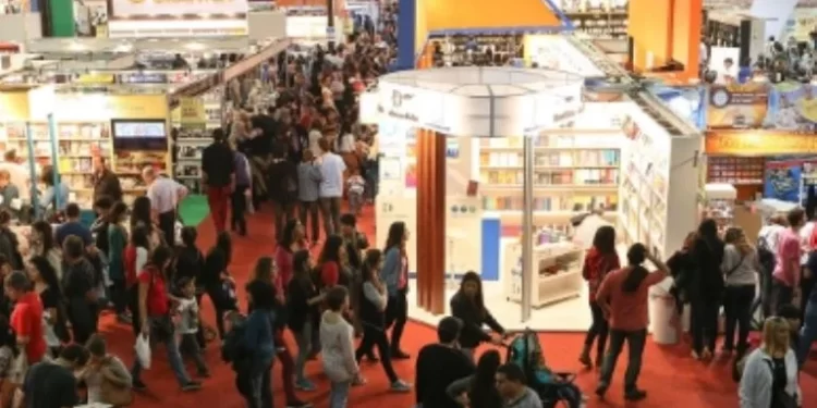Feria del Libro: Tomas Casaubon presentó dos de sus poemarios