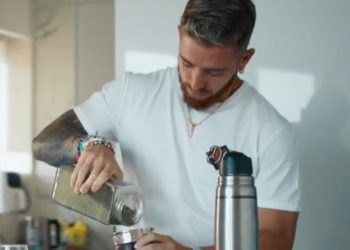 Iker Muniain mostró cómo hacer un mate en la televisión española y fue tendencia en las redes