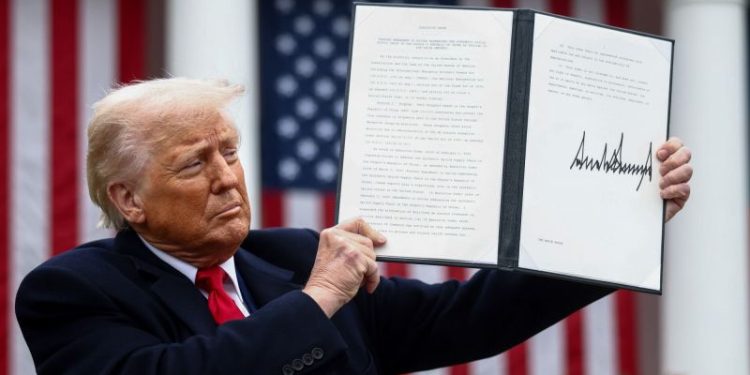 La Casa Blanca confirmó que más de 50 países pidieron negociar con Trump