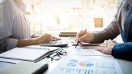 Los empresarios prevén ajustes salariales más espaciados y menos contrataciones