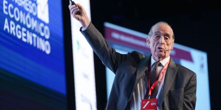 Los cuatro escenarios posibles para el dólar tras el acuerdo con el FMI, según Arriazu