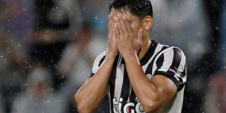 Los llamativos penales de dos delanteros en la Libertadores