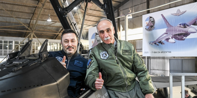 Luis Petri presentó en Mendoza dos helicópteros Bell 407 para que operen en alta montaña