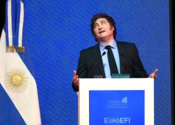 Milei celebra acuerdo con FMI y contesta absurdas críticas a lo Maradona: “la tienen adentro”. Anunció inicio de fase de crecimiento económico