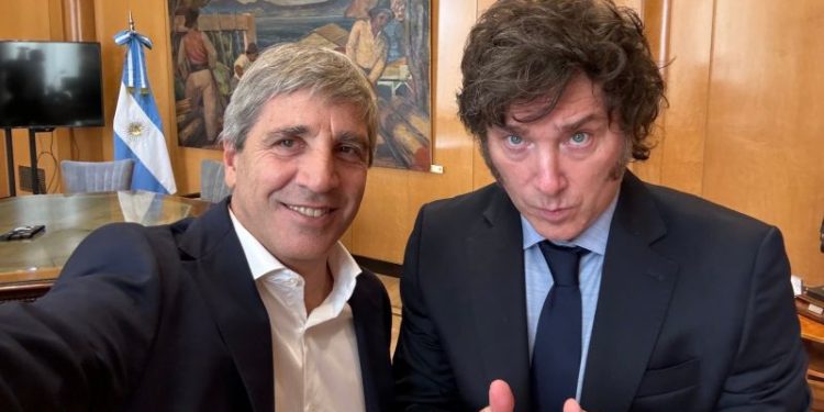 Milei y Caputo viajan a Estados Unidos en medio de las negociaciones con el Fondo