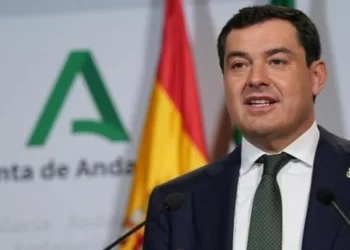 Juanma Moreno: «Lo más probable es que el apagón sea por un ciberataque»