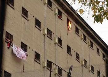 Motín en el penal de Devoto en reclamo por el cierre de los Centros de Estudiantes universitarios