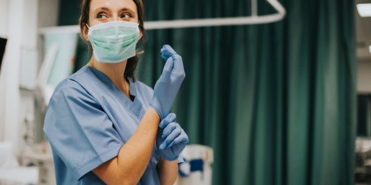 Nuevo aumento para trabajadores de sanidad: de cuánto es el incremento en abril 2025