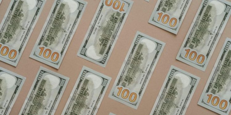Precio del dólar blue HOY: a cuánto abre la cotización este viernes 4 de abril