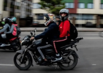 Prohibirán que circulen dos personas por moto para “prevenir ilícitos” en provincia de Buenos Aires