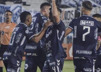 Quilmes goleó a Racing de Córdoba y se prendió arriba
