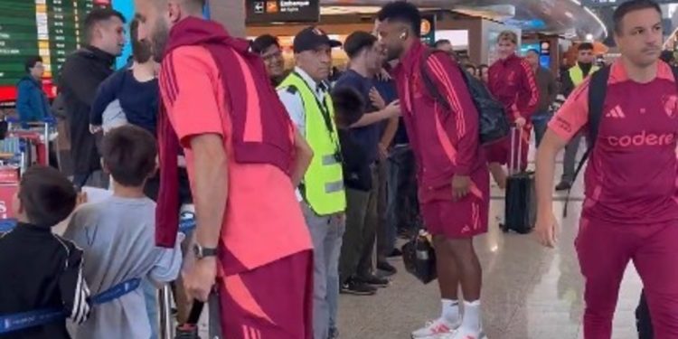 River emprendió el viaje rumbo a Perú: sonrisa de Gallardo y selfies a la espera de un banderazo especial