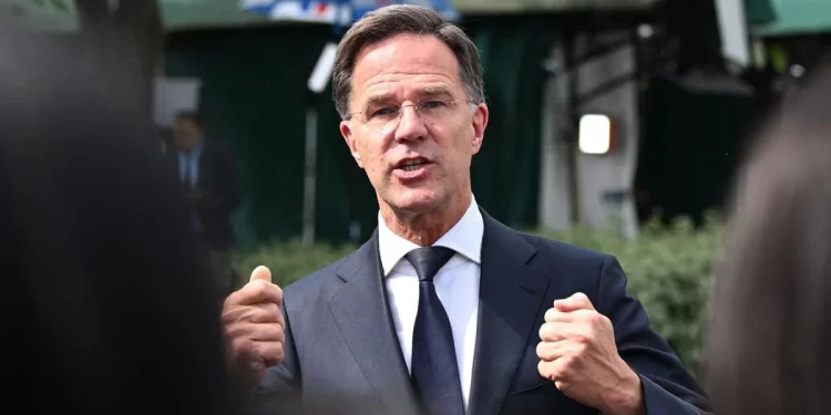 Mensaje a UE: El secretario general de la OTAN visita a Trump y dice que el gasto militar debe subir a más del 3% del PIB