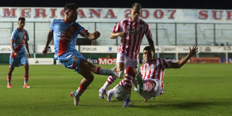 San Martín hundió a Arsenal y volvió a la cima del Nacional