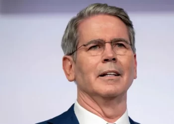 Secretario del Tesoro de EEUU en BsAs en respaldo a la política económica de Milei. Aranceles y posible préstamo de gobierno a gobierno y asunto China