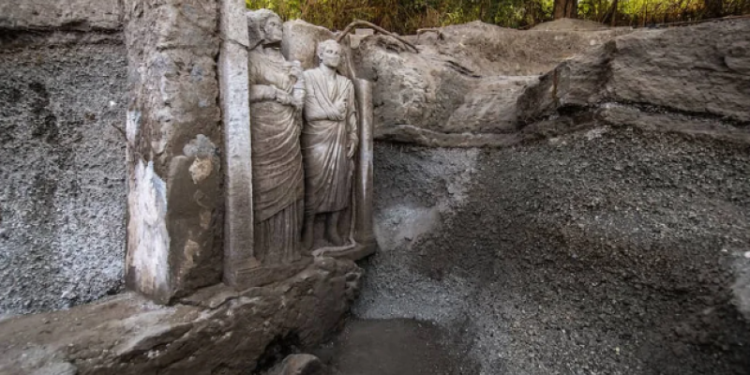 Sorpresa en Pompeya: descubren la increíble tumba de una pareja “congelada” en el tiempo