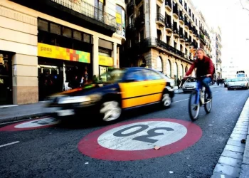 El taxista agredido en 2023 por un motorista en Barcelona murió al darse contra el suelo y no del puñetazo