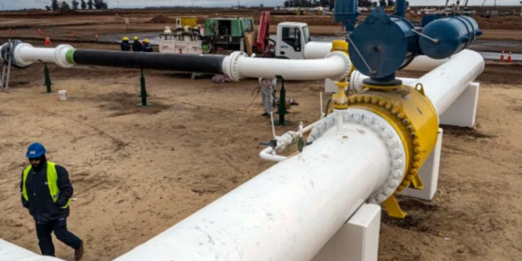 TotalEnergies hizo la primera exportación de gas de Vaca Muerta a Brasil vía Bolivia
