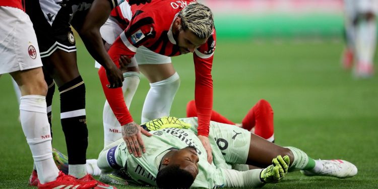 Traumatismo de cráneo y salida en camilla para el arquero del Milan