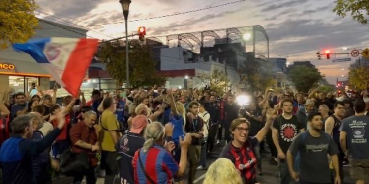 Video: hinchas de San Lorenzo se manfiestaron en la sede pidiendo la renuncia de Moretti