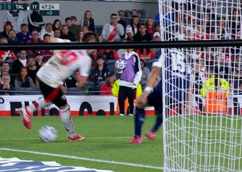 Video: la genialidad de Mastantuono que no pudo terminar en gol