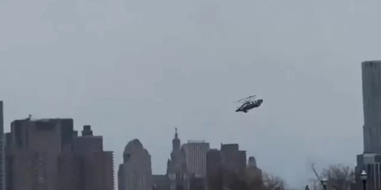 Tragedia en New York: helicóptero se estrella en el río Hudson, seis fallecidos