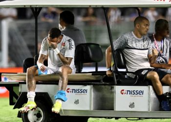 Video: Neymar volvió a lesionarse en el Santos y quebró en llanto