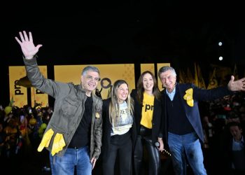 Voto dual, poco timbreo y debates: los consejos del nuevo gurú de Macri para vencer a Milei
