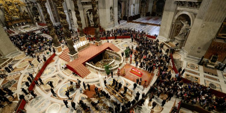 Despedida del Papa Francisco: La Basílica de San Pedro cierra sus puertas a las 1900Hs