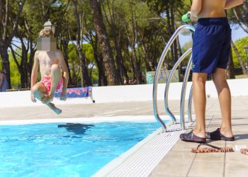 Muere un niño de diez años en Cádiz tras ser rescatado de la piscina en una excursión escolar