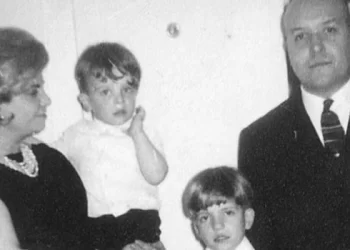 La Justicia ordena reponer una placa en homenaje a un juez asesinado por la guerrilla