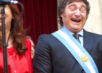 Una encuesta sobre las elecciones de Octubre muestra a la fuerza de Milei y Cristina Kirchner cabeza a cabeza.