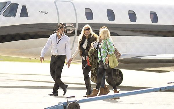 Susana Giménez, siempre divertida, se enoja con justa razón, y hace regresar un avión privado que no la esperó