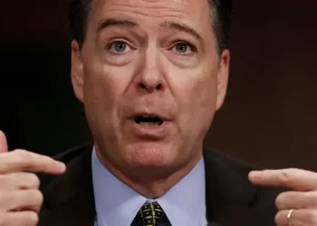 Exdirector del FBI James Comey se encuentra bajo investigación por presunta amenaza muerte a Trump