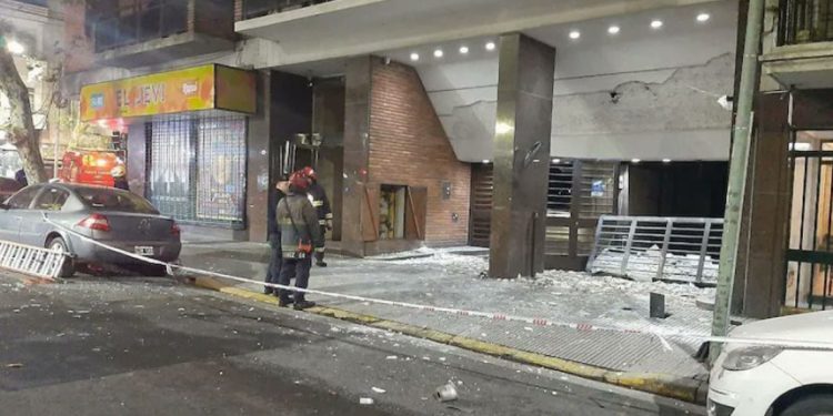 Explosión de caldera en Recoleta obligó a evacuar a 70 personas: dos residentes sordos no salian de su asombro