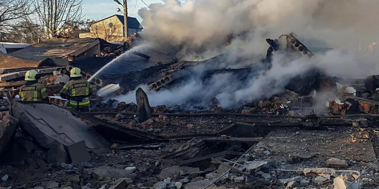 Rusia lanza ataque masivo con drones tras rechazar ultimátum alemán: Gestiones de paz en Turquía con posible presencia de Trump