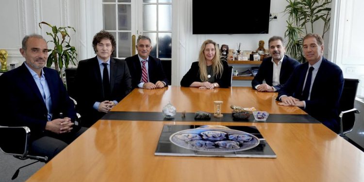 Milei celebra su victoria en CABA y avanza en un acuerdo bonaerense con el PRO sin Macri: “Su momento ya pasó”