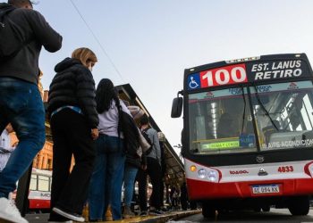 Desde hoy rige el aumento en la tarifa de colectivos en el AMBA: subas escalonadas hasta julio. Aquí lo que pagarás por cada tramo