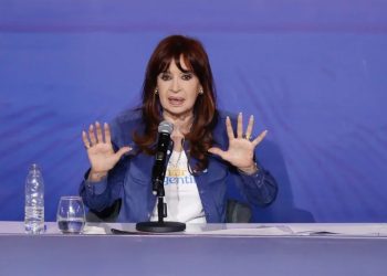 Cristina Kirchner reapareció con fuertes críticas a Milei y advertencias de “default” en algo asi como un Tedeum paralelo, solo le falto un cura villero