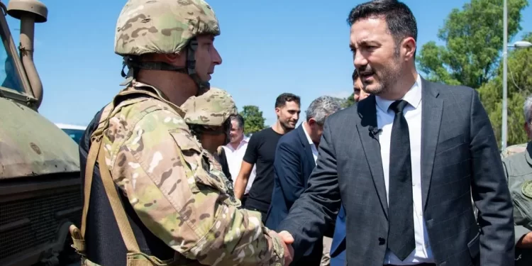 Alerta nacional por hackeo al Ejército, “ninguneado” en un principio: 50.000 datos expuestos de efectivos; Crisis en ciberinteligencia de SIDE