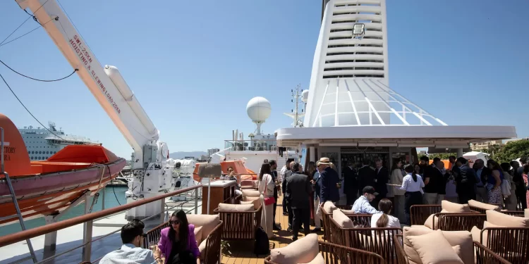 Lujo y 15 Estrellas Michelin: así es el primer crucero boutique de España, el hotel que navega por el mar